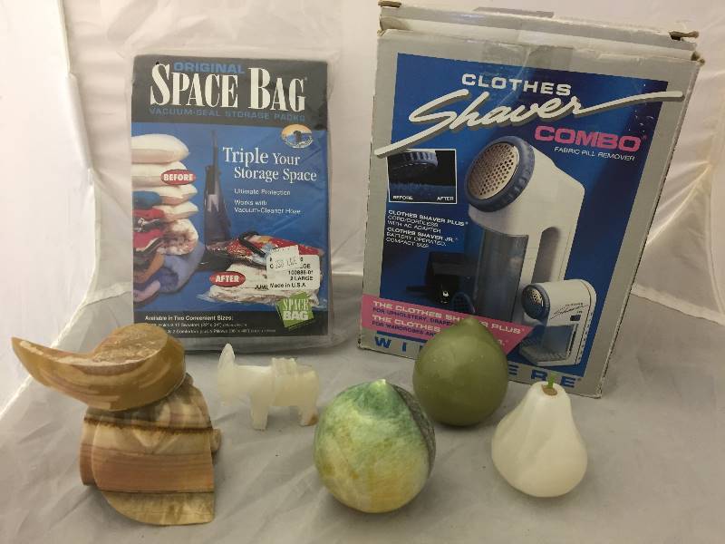 lot 76 image: Space Bag, Fabric Shaver, Onyx Fruit
