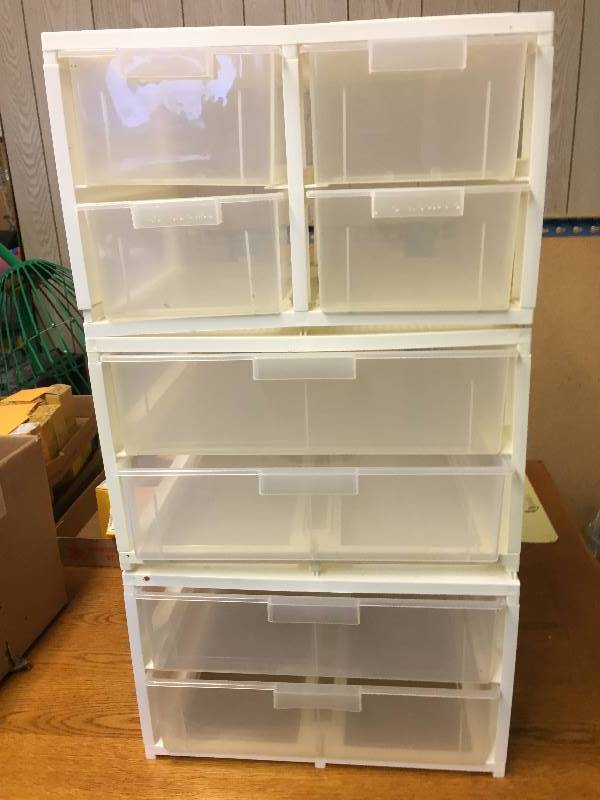lot 103 image: 3 Stacking Storage Bins