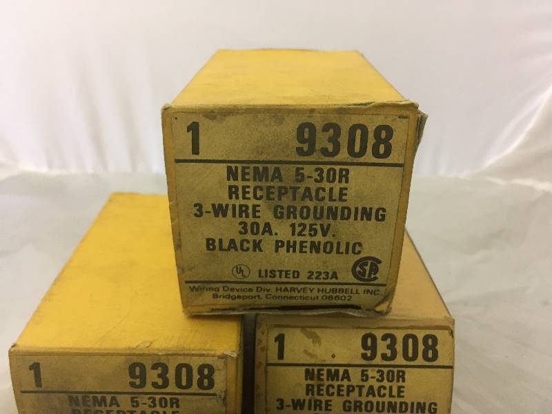 lot 124 image: Hubbell 9308 Receptacle