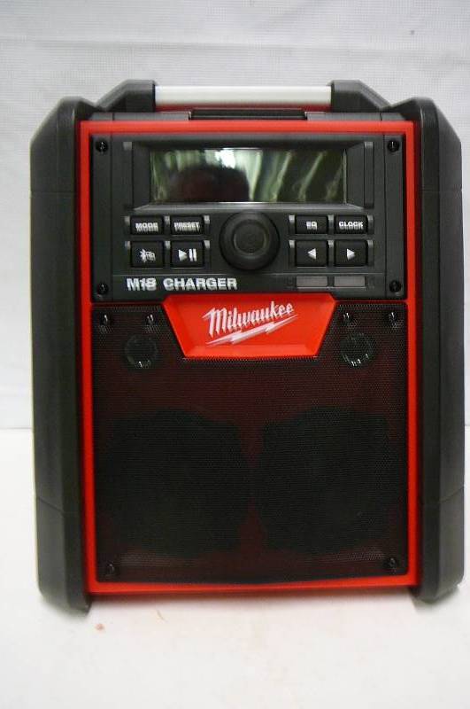 Milwaukee M8 Radio Charger