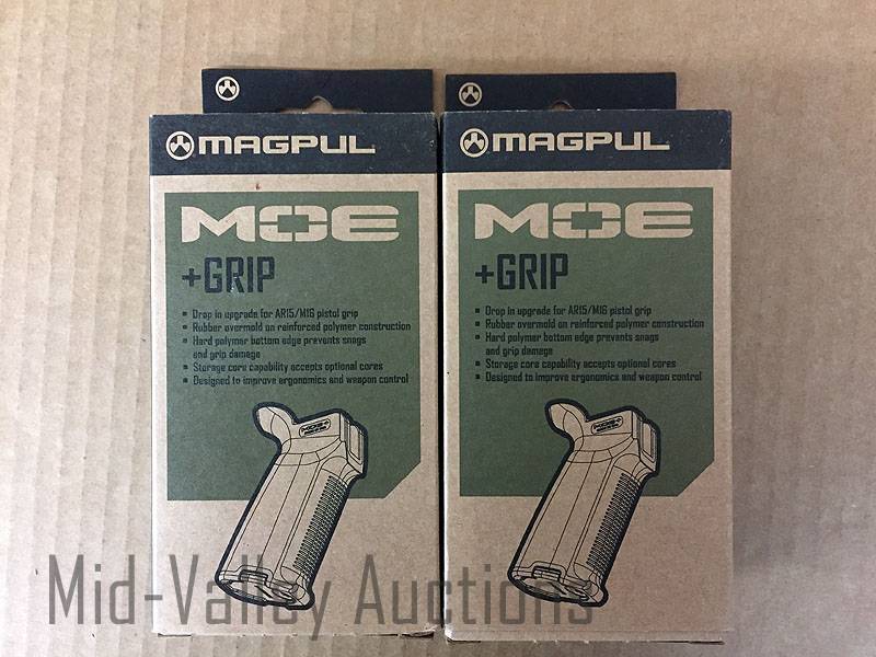 lot 495 image: 2 - Magpul Moe Grip AR15M16