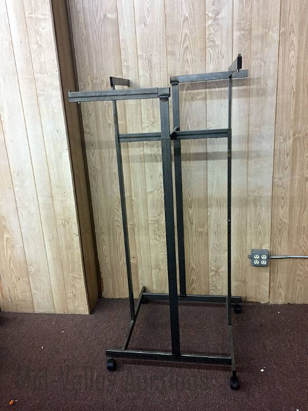 lot 529 image: 4 Sided Adjustable Clothing Rack