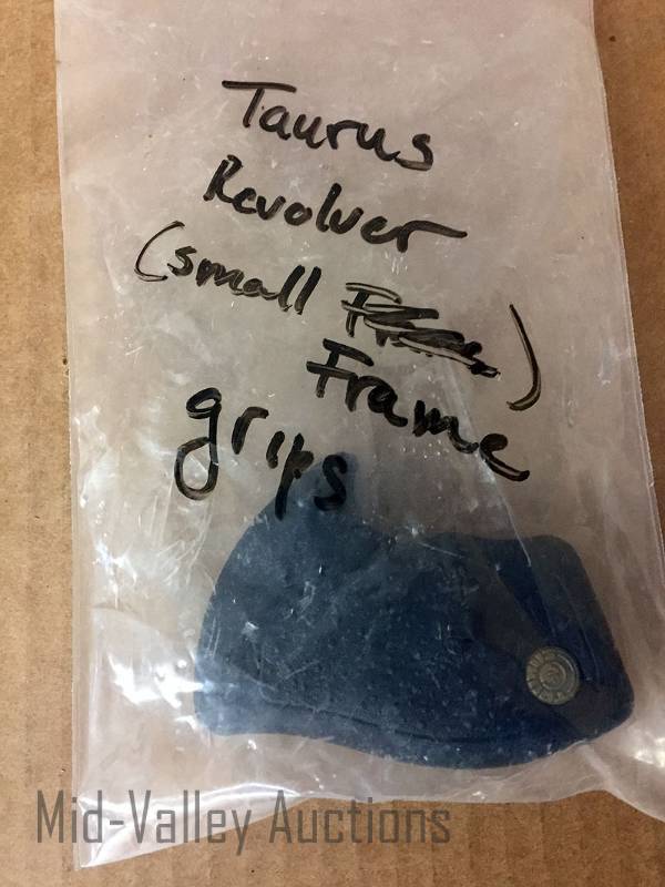 lot 555 image: Taurus Revolver (small frame) Grips