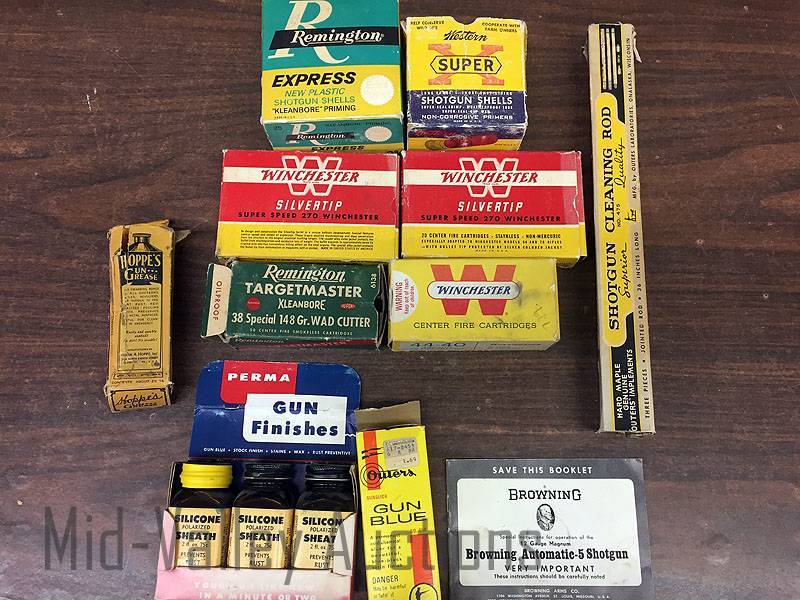 lot 579 image: Vintage Ammo Boxes & Sportsman Items