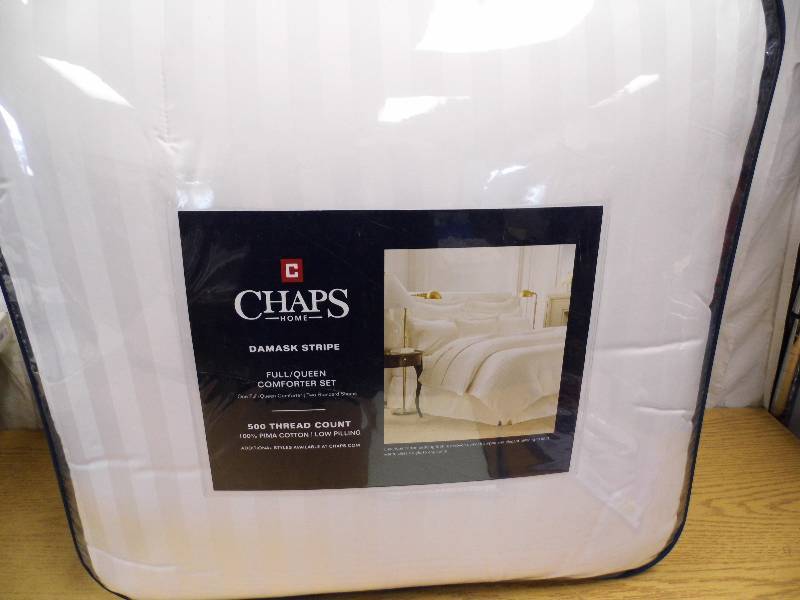 lot 1 image: New Chaps Damask Comforter Set