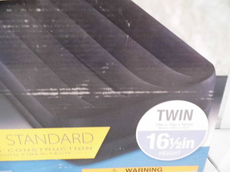 lot 22 image: Intex Twin Inflatable Bed