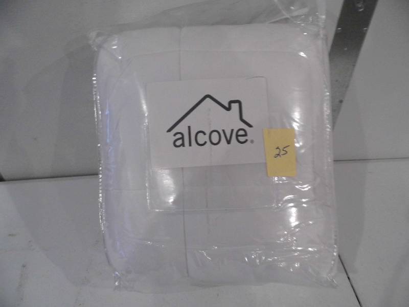 lot 25 image: Alcon Waterproof Mattress Pad