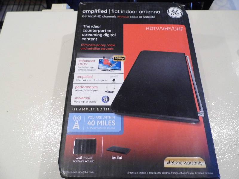 lot 41 image: GE Amplifier Flat Indoor Antenna