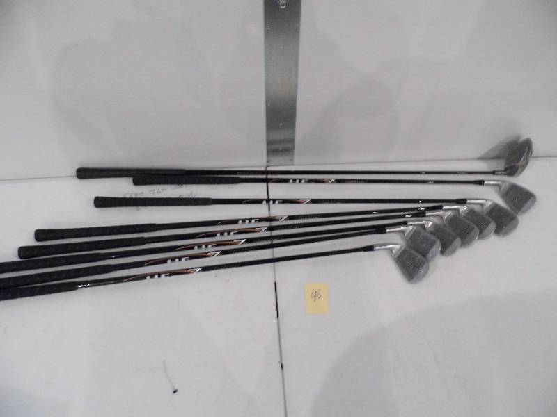 lot 48 image: H-F 7 Golf Clubs