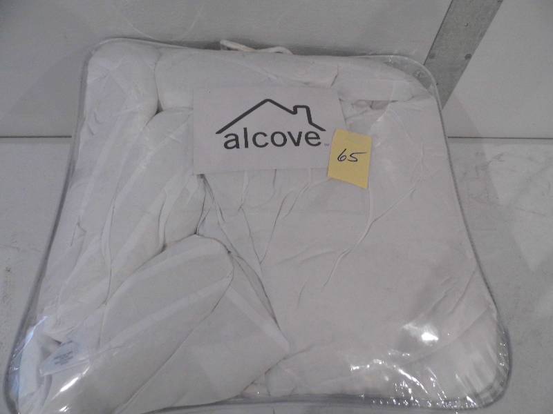 lot 65 image: 1.5 Mattress Topper