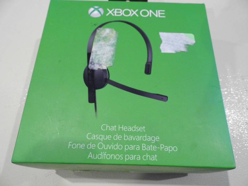 lot 66 image: Xbox One Chat Headset