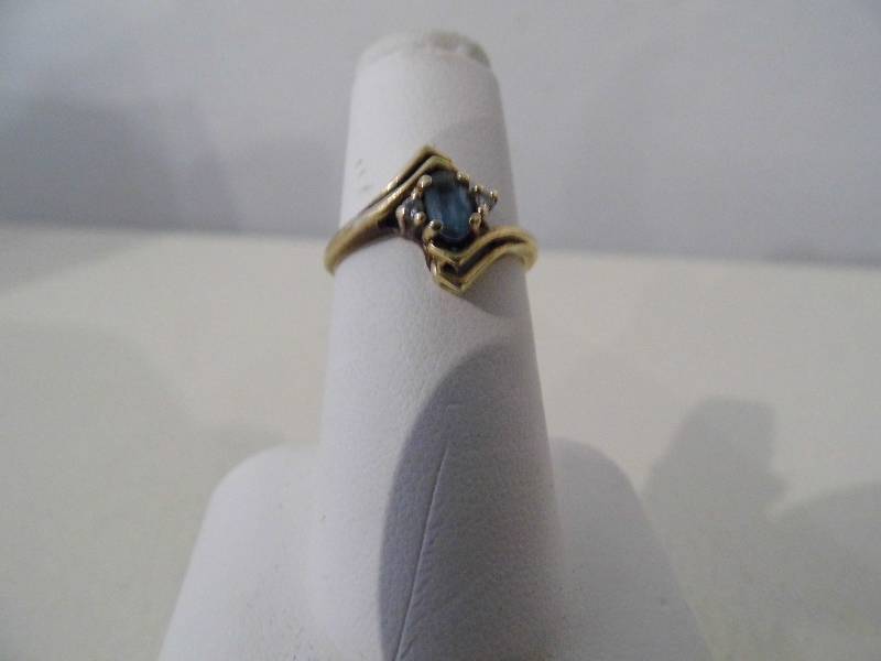 lot 123 image: Vintage 14K Gold Ring