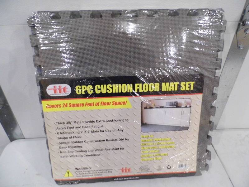 lot 61 image: 6 Piece Floor Mat Set