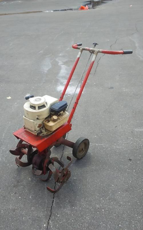 lot 7 image: Senator (Briggs & Stratton) Tiller