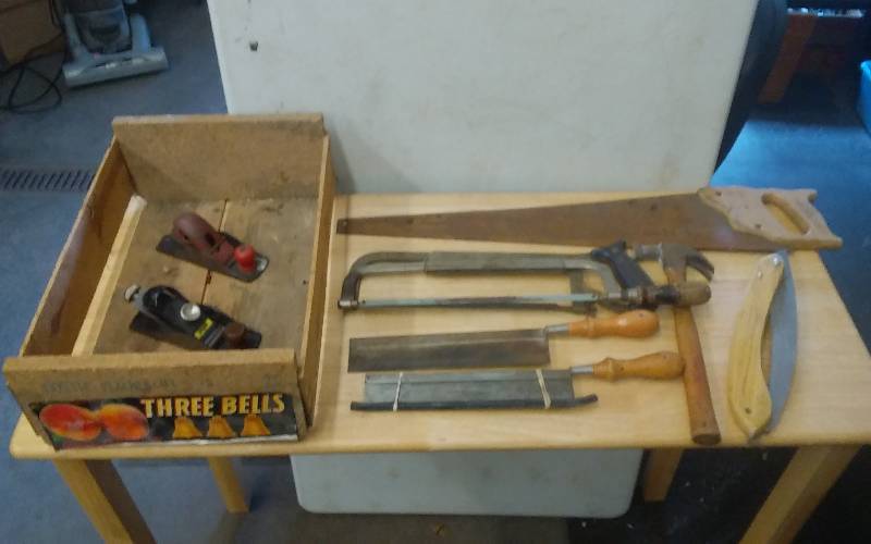 lot 26 image: Crate Of Old Hand Saws & Wood Planes (Stanley No. 220 & Red Knob Has No Marking)