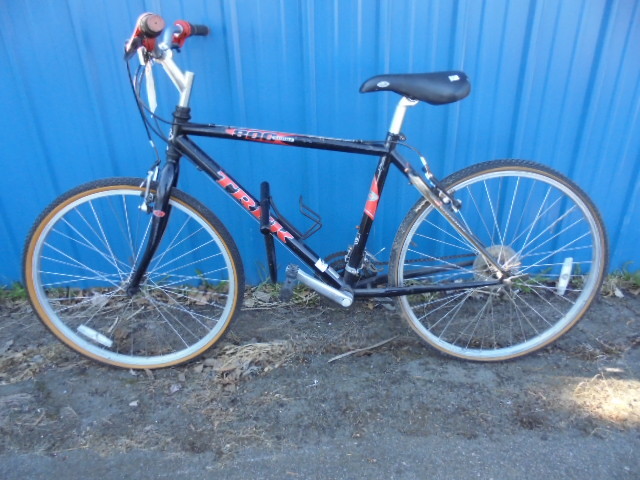 lot 8 image: Trek Bicycle