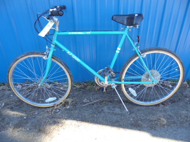 lot 11 image: 12 Speed Bicycle