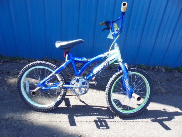 lot 12 image: Next Bicycle
