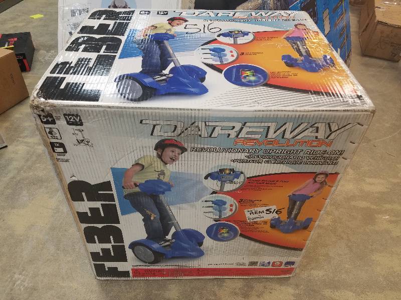 lot 516 image: Famosa Dareway 12V Revolution Ride-On