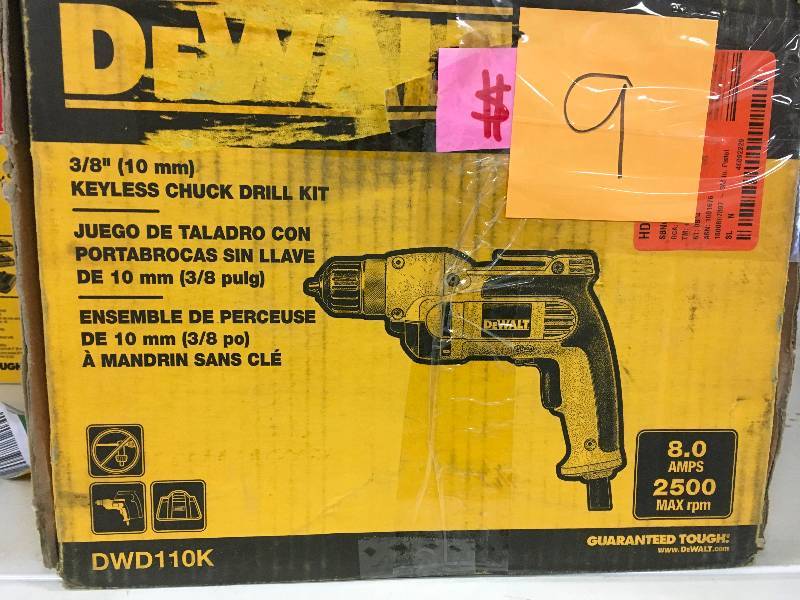DeWalt 8.0 Amp 38 in. Keyless Chuck Drill Kit open box not used
