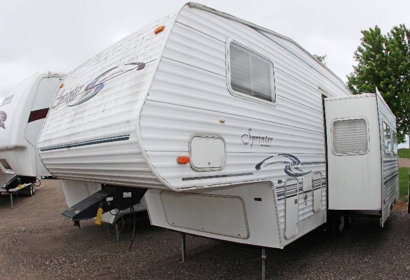 lot 0008 image: 2001 Keystone RV Sprinter 252 FWRLS Fifth Wheel
