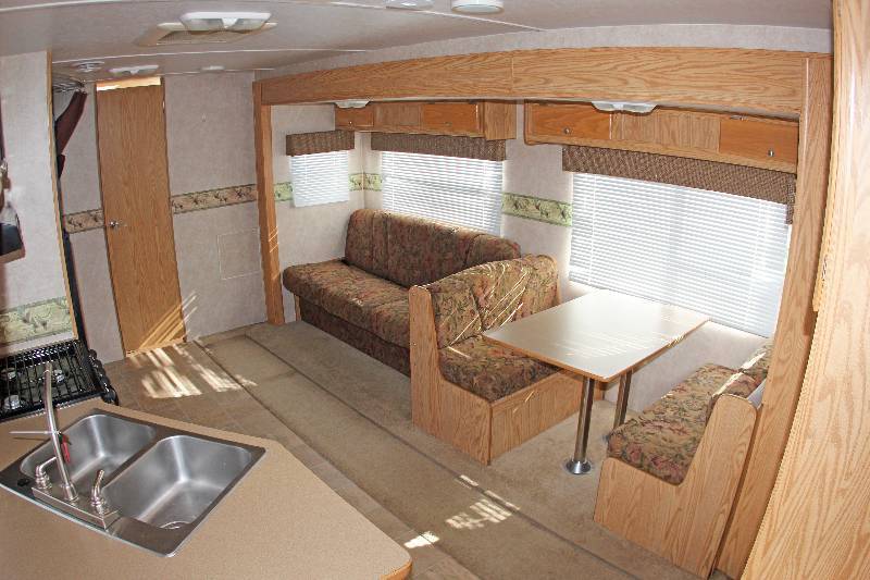 lot 0007 image: 2006 Ameri-Camp Wrangler 272RBH Bunkhouse Travel Tailer