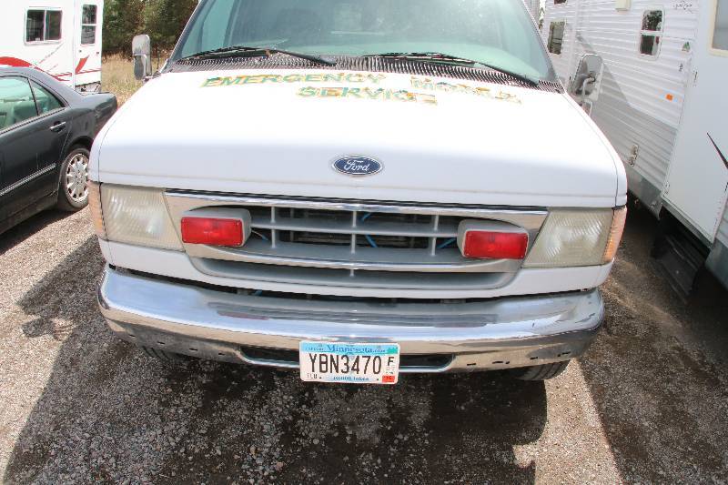 lot 0009 image: 1999 Ford E350 Diesel Ambulance
