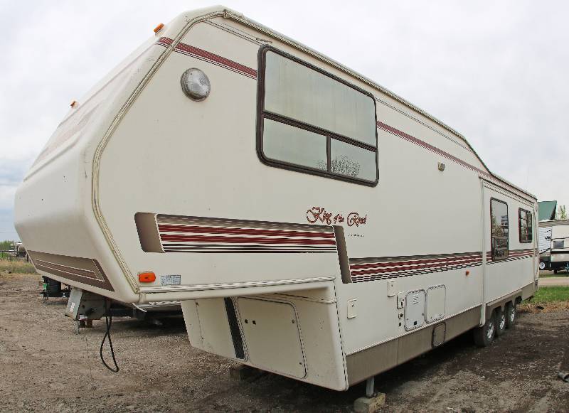 lot 0018 image: 1994 King Of The Road MAX F37RCK Fifth Wheel