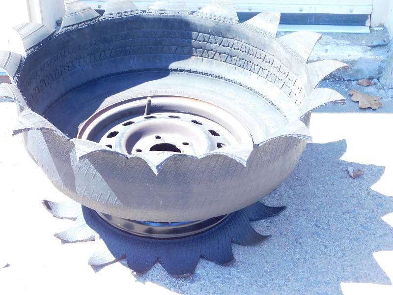 lot 2 image: Custom Hand Made Tire Flower Pot