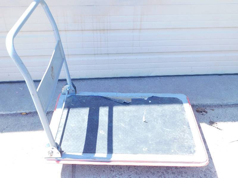 lot 5 image: Flat Bed Cart