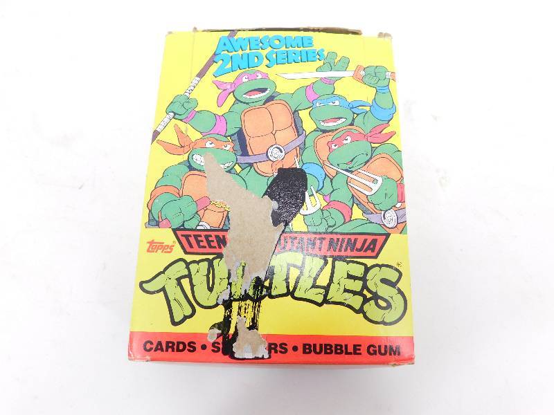 lot 18 image: Teenage Mutant Ninja Turtles Cards