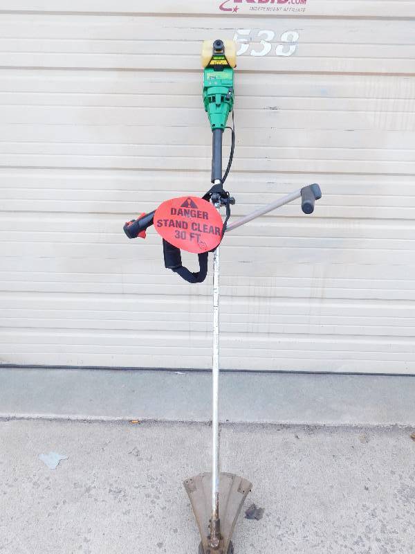 lot 21 image: Weed Eater