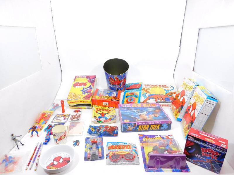 lot 22 image: Miscellaneous Spider.Man Items & Star Trek Puzzle