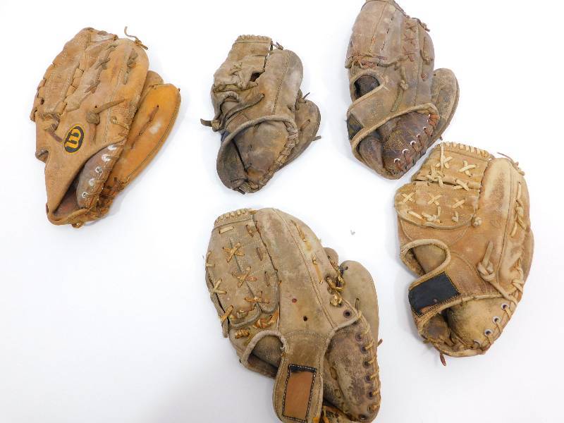 lot 29 image: Baseball Gloves