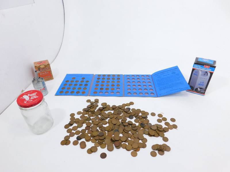 lot 37 image: Wheat Pennies & 2 Banks