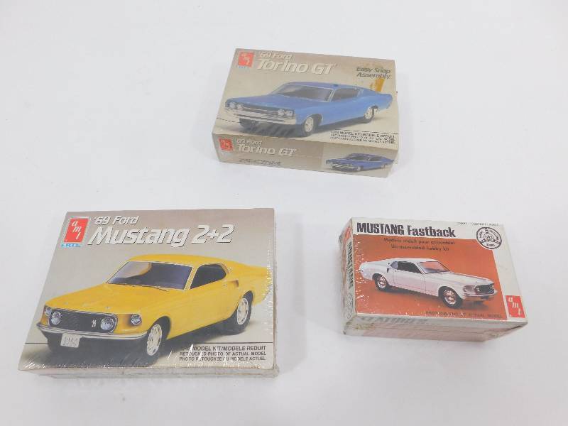 lot 45 image: Model Kits