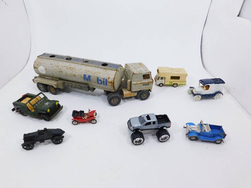 lot 67 image: Vintage Toy Cars & Trucks