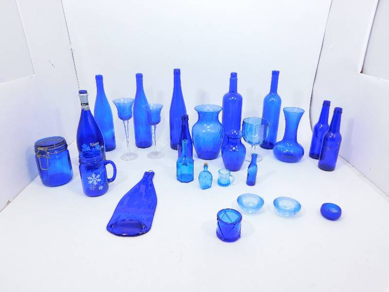 lot 70 image: Miscellaneous  Blue  Glassware