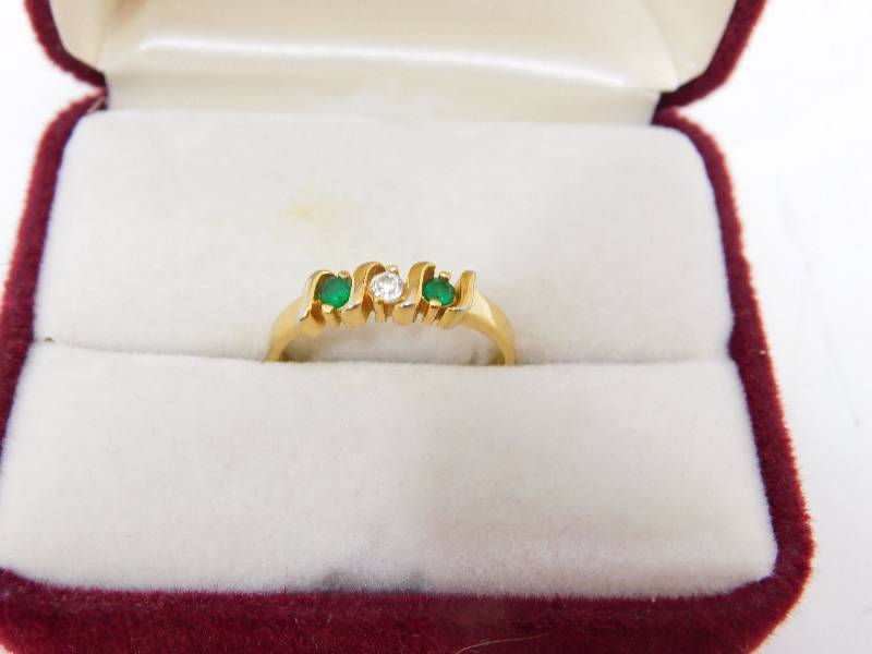 lot 77 image: Amethyst & Diamond Ring