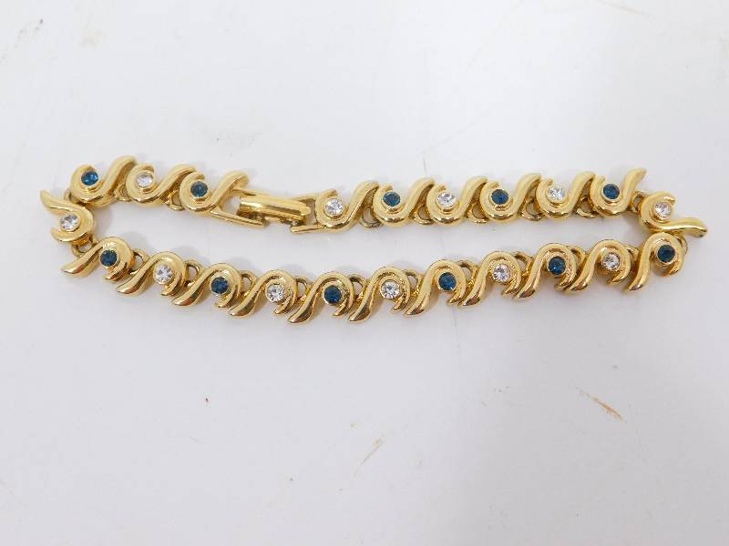 lot 78 image: Amethyst & Diamond Gold Friendship Bracelet