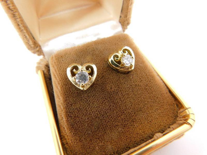 lot 79 image: Pierced Earrings