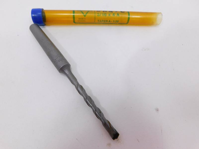 lot 115 image: 316 inch Hammer Drill Bit