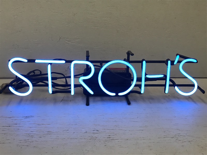 lot 6 image: Strohs Beer Neon Sign, 8x25 ...