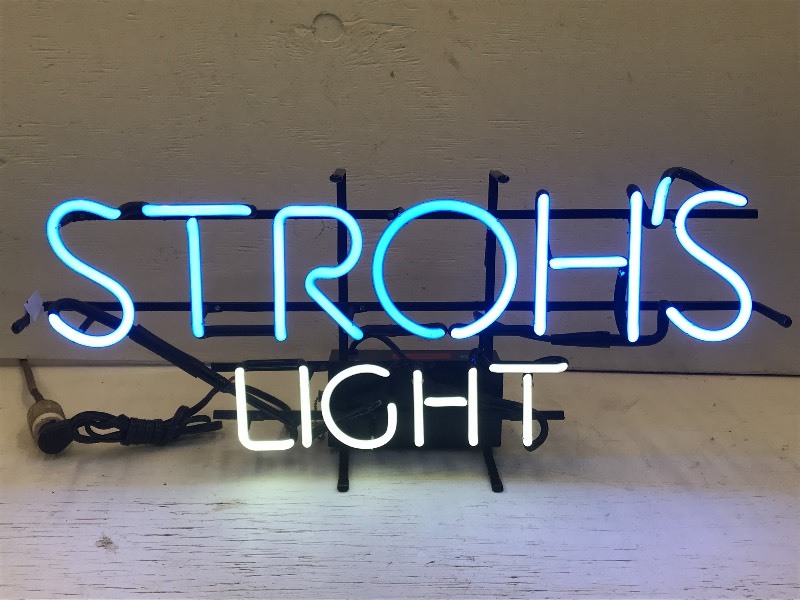 lot 7 image: Strohs Light Beer Neon Sign, 12x25...