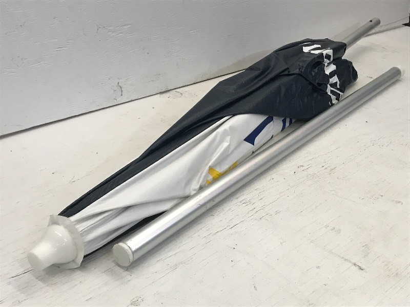 lot 20 image: Corona Patio Umbrella Set ...