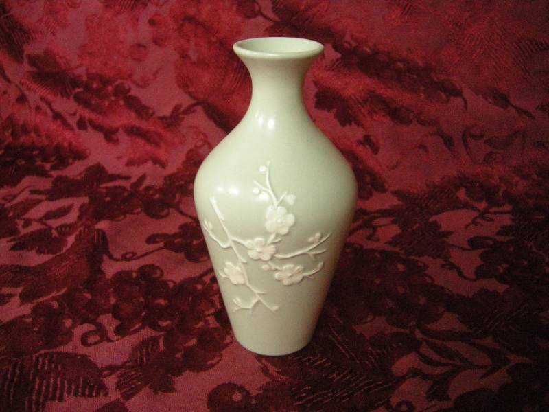 lot 19 image: Vintage Copeland Pottery Vase