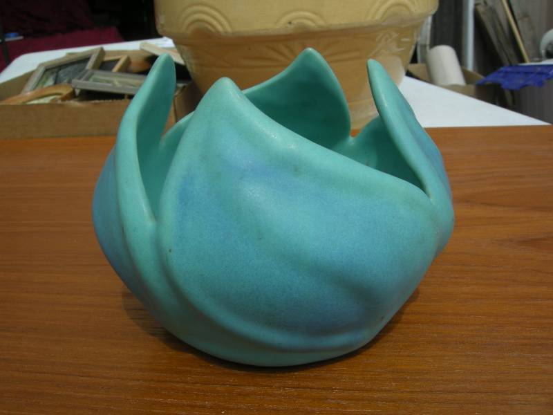 lot 23 image: Vintage Van Briggle Pottery Vase