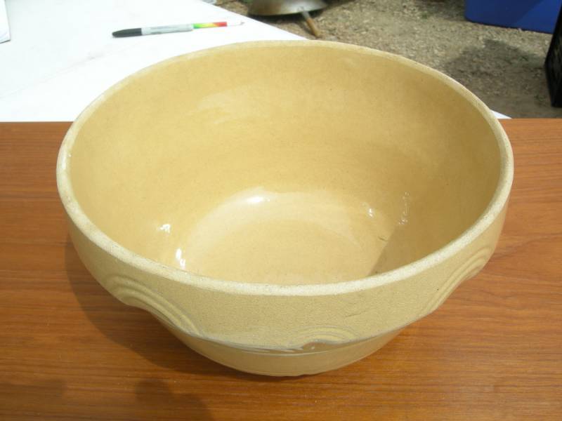lot 27 image: Vintage Yelloware Yellow Ware Stoneware Crock Bowl