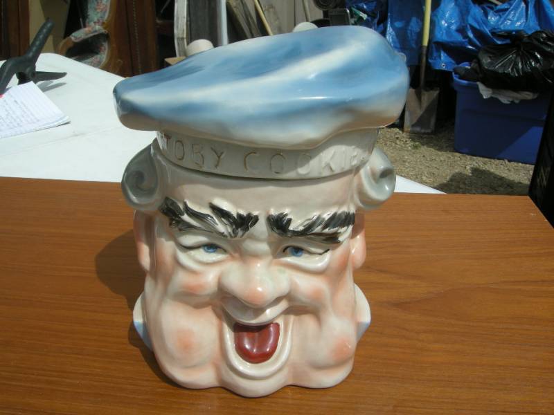 lot 28 image: Vintage Toby Cookies Cooky Jar