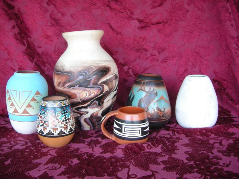 lot 38 image: 6 Native American Pottery Pieces